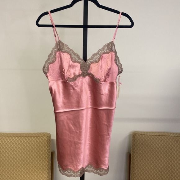 Gold Hawk 100% Silk & Lace Tunic In Cameo Pink - Picture 4 of 13